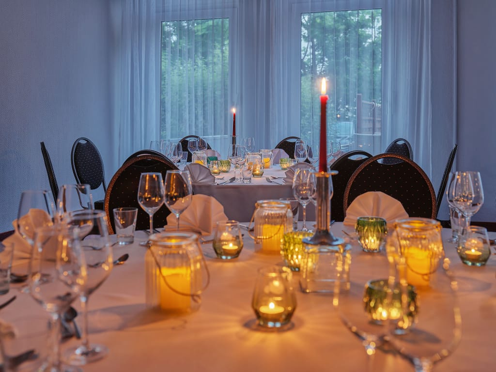 hotel-magdeburg-meeting-10 festlich gedeckter tisch in einem meetingraum im classik hotel magdeburg
